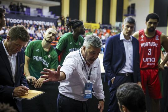 Selecionador Mário Gomes: «Estas exibições repetem-se há muitos jogos»