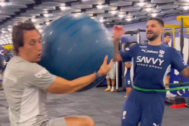 Mitrovic 'carregou', João de Deus quase voou e Jesus riu-se