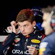 Max Verstappen com olhar pensativo