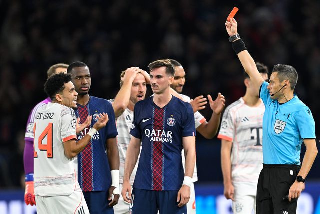 Luis Díaz foi castigado com três jogos de suspensão após expulsão em Paris. Foto: IMAGO