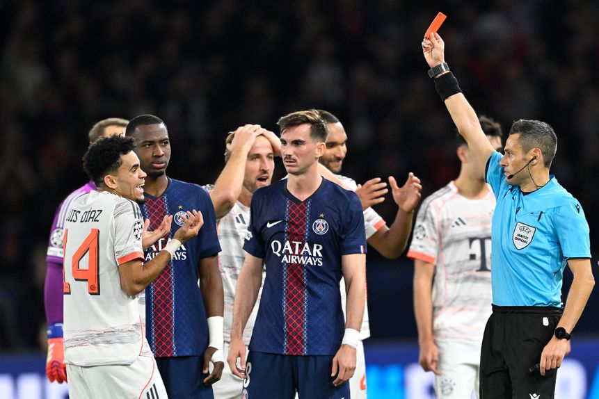 Luis Díaz foi castigado com três jogos de suspensão após expulsão em Paris. Foto: IMAGO