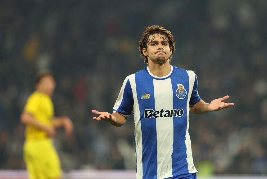 Rodrigo Mora marcou (mais um) golo de belo efeito - Foto: Catarina Morais/Kapta+