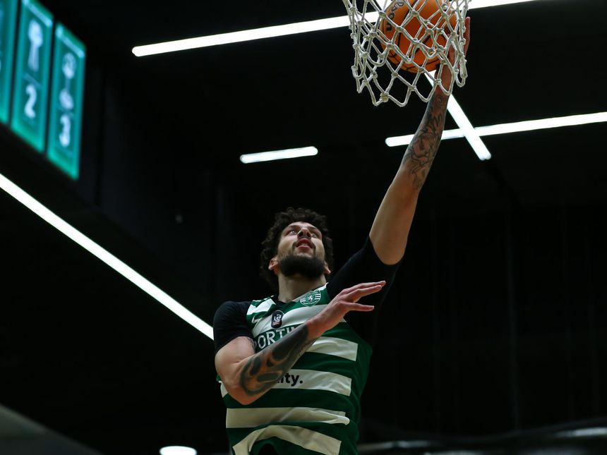 O poste norte-americano Brandon Johns Jr foi um dos melhores jogadores do Sporting. Foto: Sporting