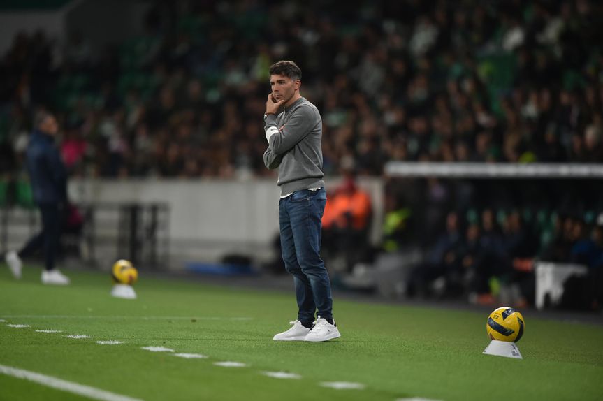 Renato Sousa, treinador do Marinhense no jogo frente ao Sporting - Foto: Miguel Nunes