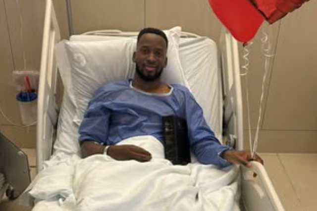 Dodi Lukebakio operado após lesionar-se ao serviço da Bélgica - Foto: Lukebakio/Instagram