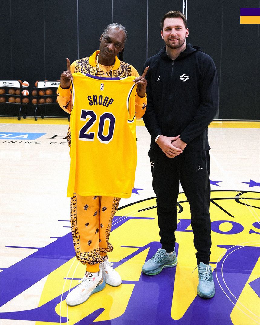 Snoop Dogg, rapper norte-americano, e Luka Doncic, jogador esloveno dos Lakers