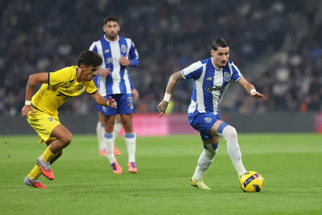 Borja Sainz marcou o primeiro do FC Porto. Um grande golo! - FOTO CATARINA MORAIS