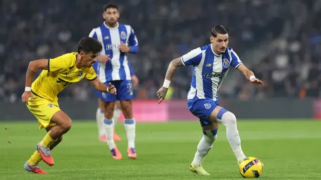 Borja Sainz marcou o primeiro do FC Porto. Um grande golo! - FOTO CATARINA MORAIS