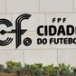 Mesa para cinco na Cidade do Futebol