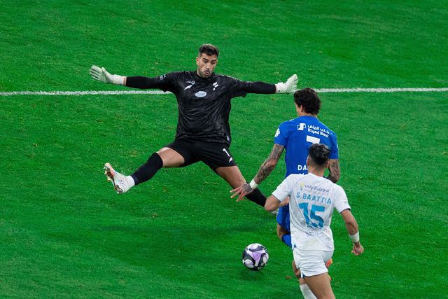 Darwin ultrapassa guarda-redes adversário antes de marcar - Foto: Al Hilal/X