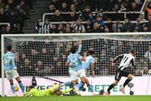 Barnes marcou os dois golos que deram os três pontos ao Newcastle - FOTO IMAGO