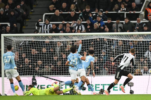 Barnes marcou os dois golos que deram os três pontos ao Newcastle - FOTO IMAGO