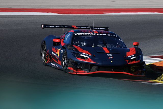 Max Verstappen esteve no circuito de Portimão em testes