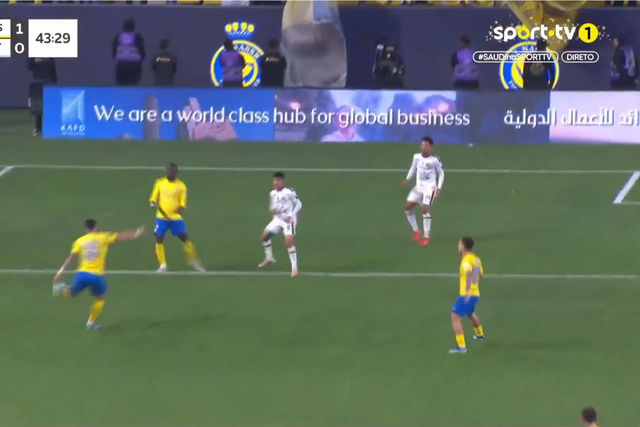 Golaço de Alex Telles para abrir o marcador (vídeo)