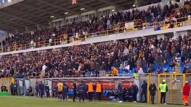 Bisneto de Mussolini marcou e adeptos celebraram com saudação fascista