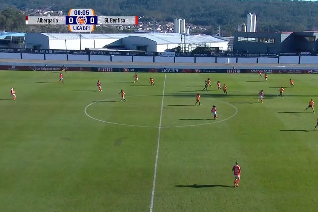 Benfica vence e mantém a perfeição