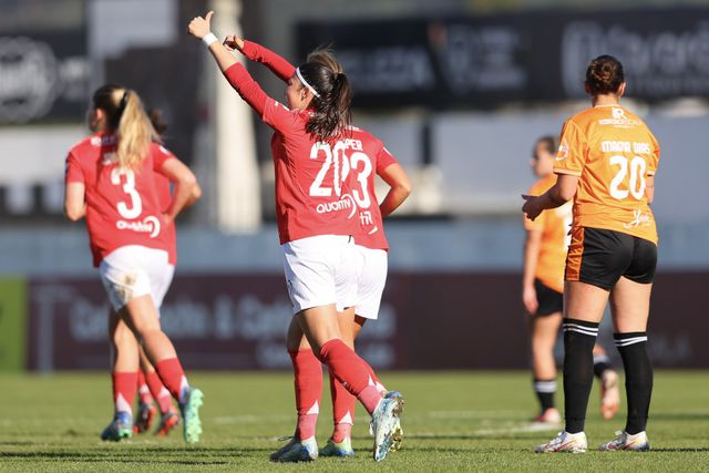 Águia celebra Natal na liderança e ainda deixa prenda