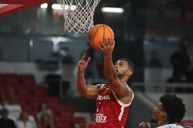 Benfica sofre, mas mantém invencibilidade