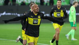 Dortmund marca três em cinco minutos e está de regresso às vitórias