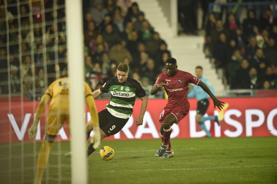 Vídeo: Sporting pediu penálti neste lance por falta sobre Gyokeres