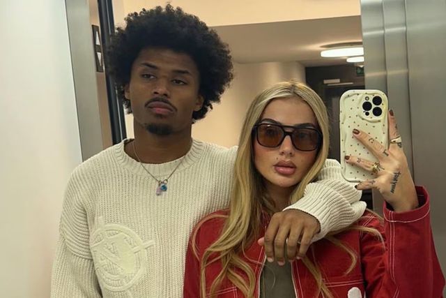 Adeyemi e a namorada