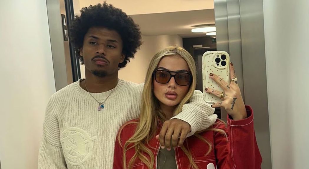 Adeyemi e a namorada