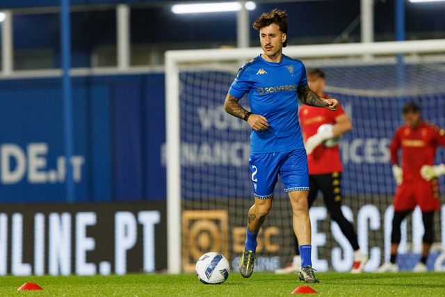 Ricard Sanchez falhará a receção do Estoril ao Alverca, por castigo. Foto: IMAGO