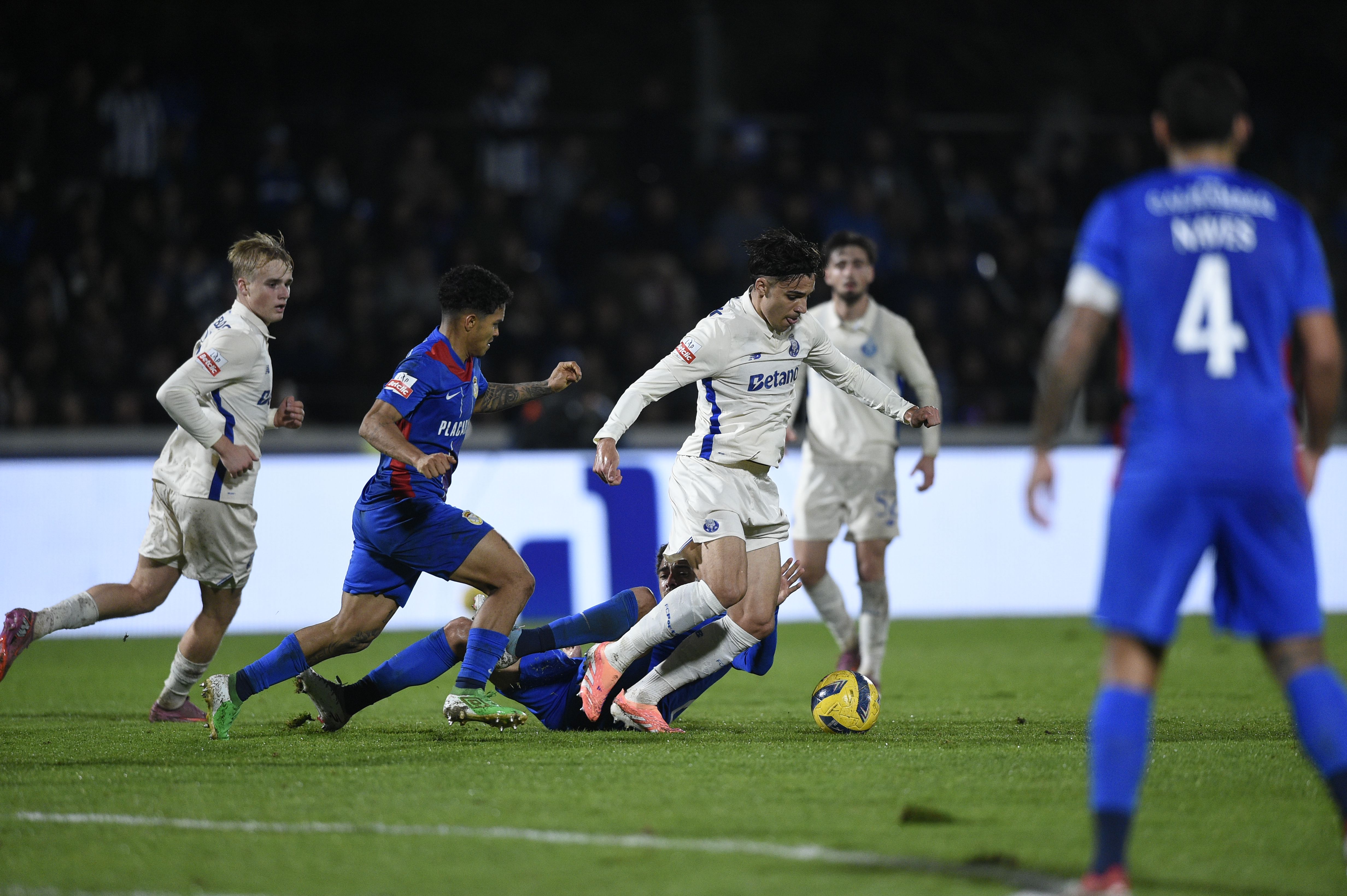Gabri Veiga em ação durante o Alverca-FC Porto - Foto: Sérgio Miguel Santos