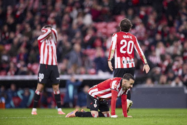 Jogadores do Athletic Bilbao frustrados com a derrota caseira