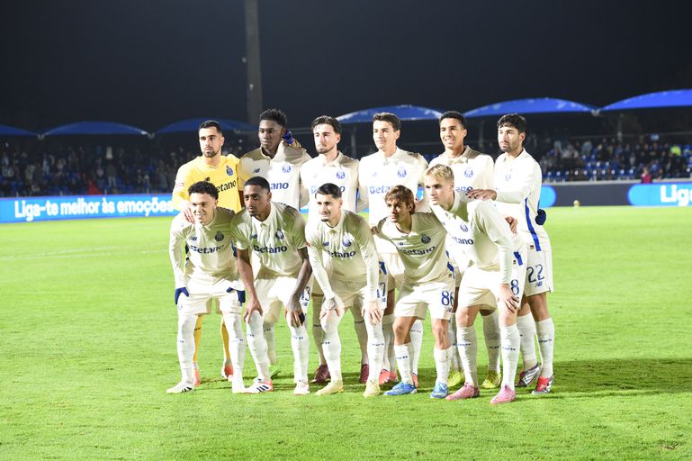 Equipa do FC Porto perfilada em Alverca - Foto: Sérgio Miguel Santos
