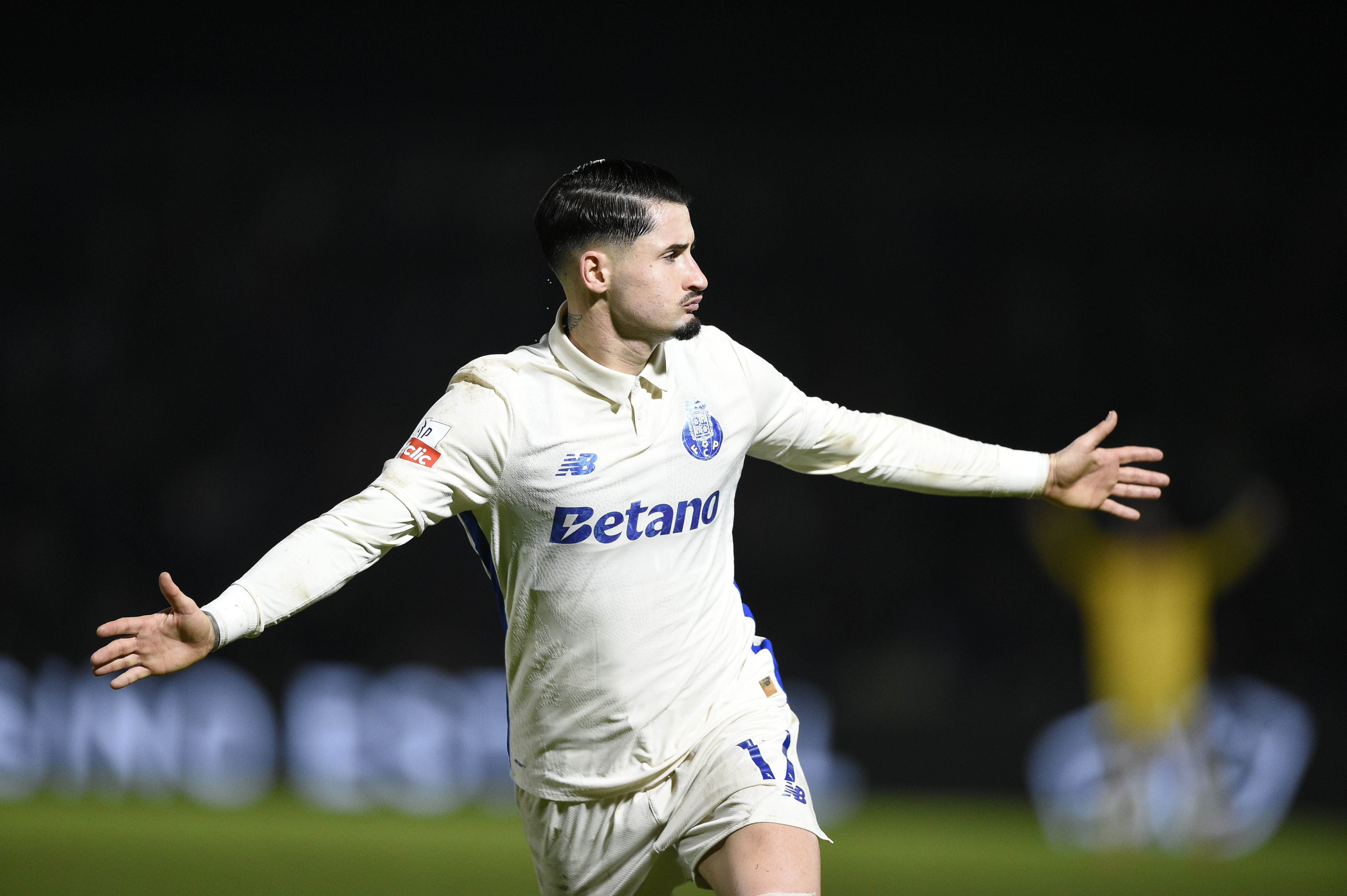 Borja Sainz bisou com golaço - Foto: Sérgio Miguel Santos