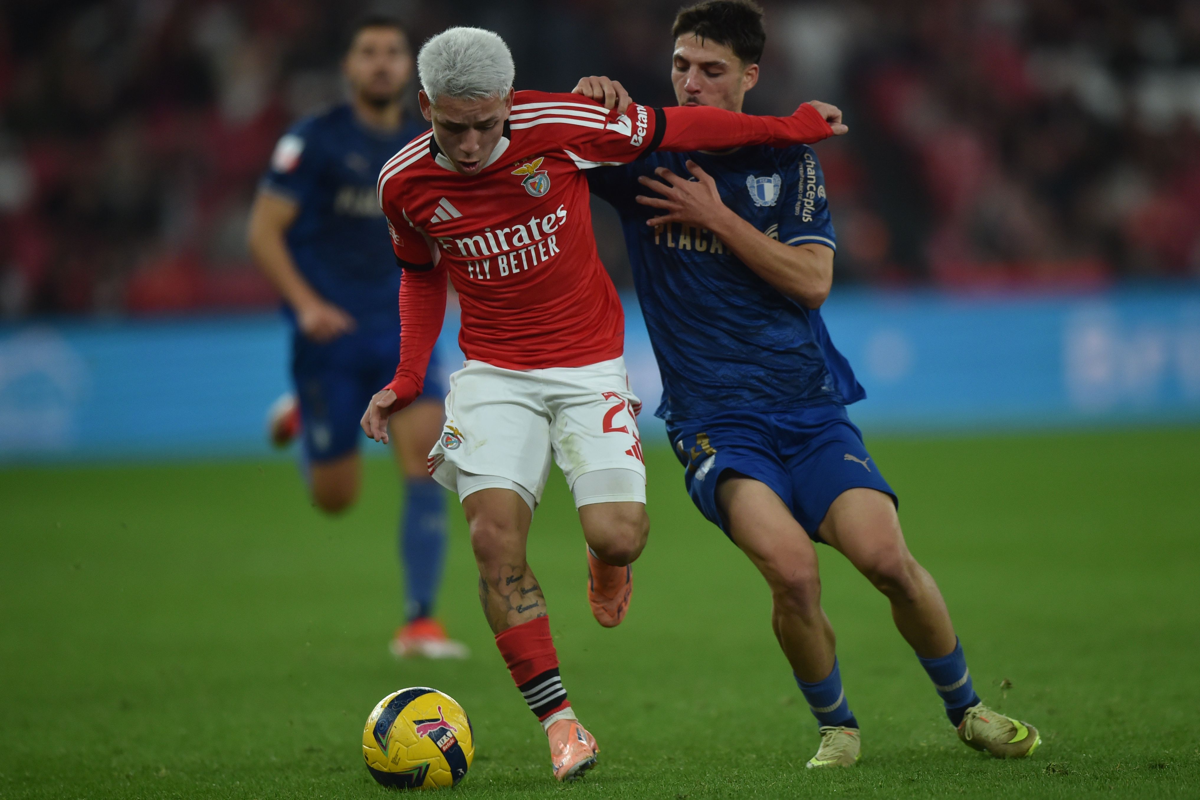 Prestianni num lance de ataque no jogo com o Famalicão — Foto: Miguel Nunes