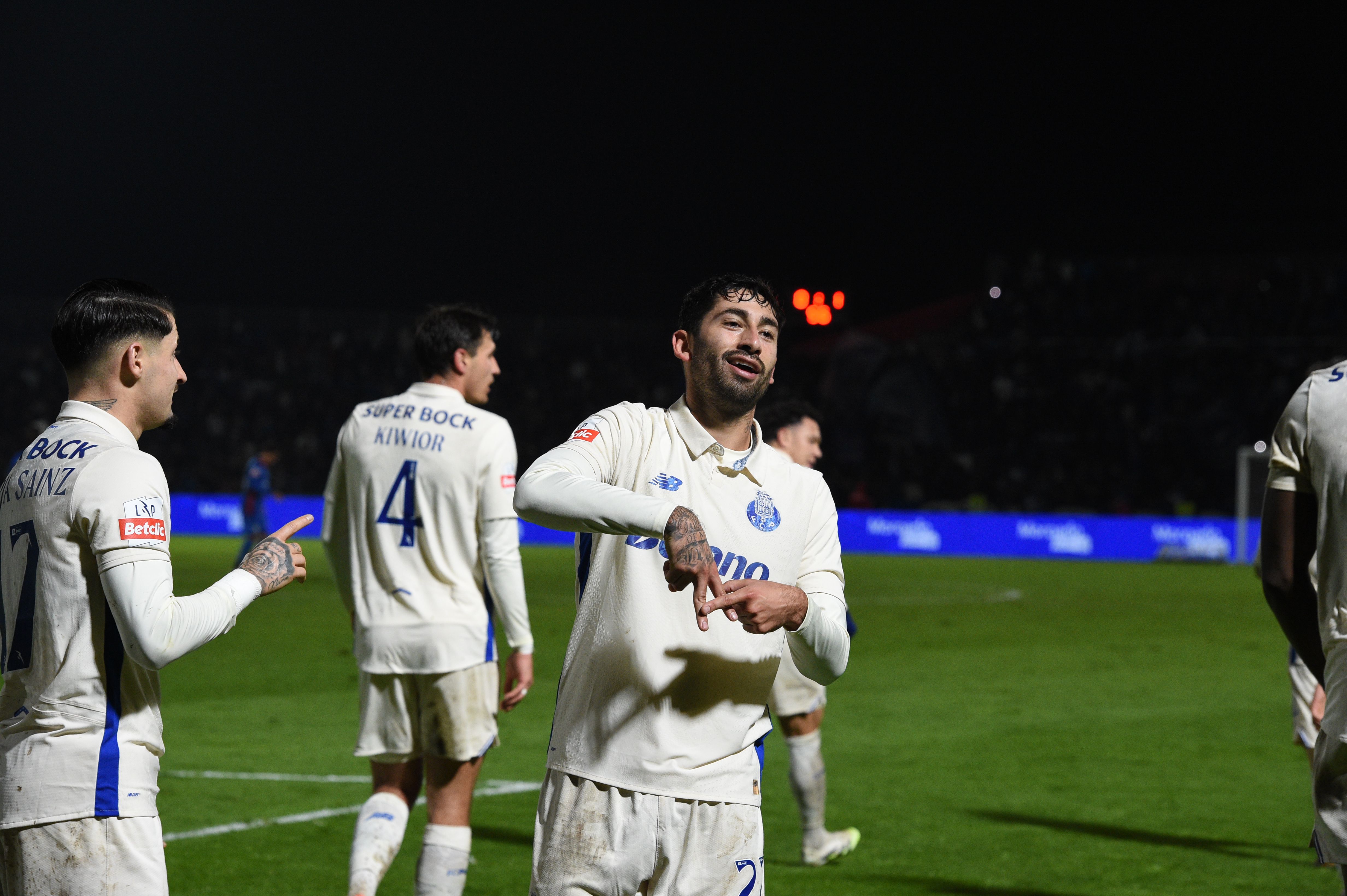 Alan Varela celebra golo em Alverca - Foto: Sérgio Miguel Santos