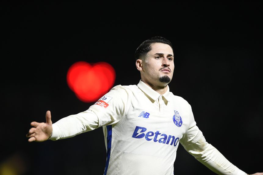 Borja Sainz bisou no 3-0 do FC Porto em Alverca - Foto: SÉRGIO MIGUEL SANTOS