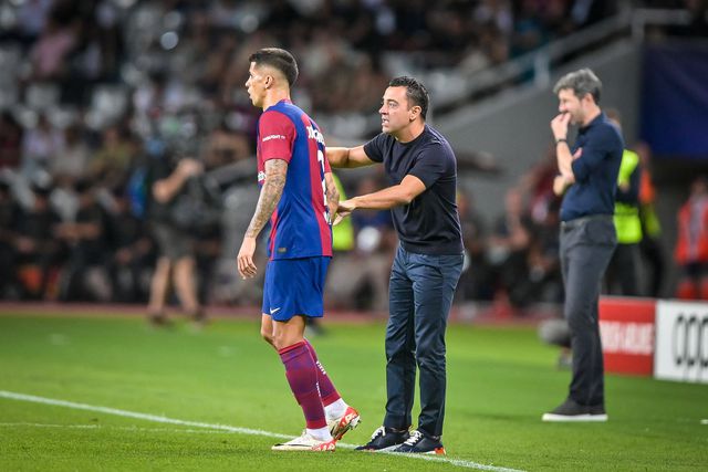 Xavi aborda condição física de Cancelo: «Até fico emocionado…»