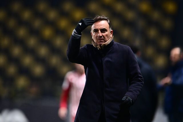 Mercado a mexer: ex-Benfica na mira de Carvalhal e Vidal de regresso a 'casa'