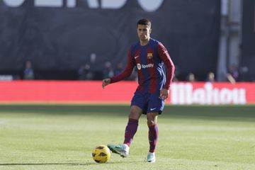 VÍDEO: Cancelo regressa aos treinos e não escapa ao ‘corredor dos calduços’