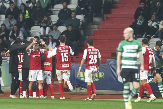 Dois adeptos expulsos do estádio durante meia-final da Taça da Liga