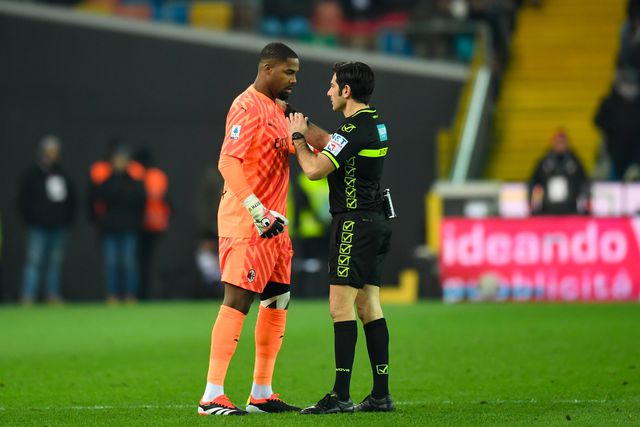 Insultos racistas a Maignan valem jogo à porta fechada para a Udinese