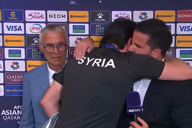 Vídeo: tradutor e repórter não contêm as lágrimas com o apuramento da Síria