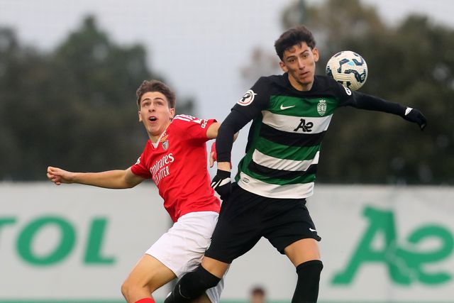 Sporting e Benfica empataram a duas bolas em partida da 3.ª jornada da fase de apuramento de campeão da Liga Revelação