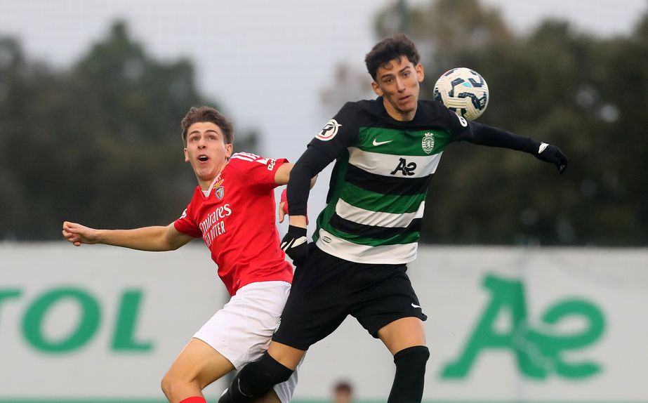 Sporting e Benfica empataram a duas bolas em partida da 3.ª jornada da fase de apuramento de campeão da Liga Revelação