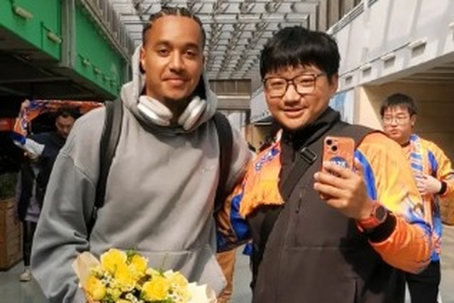 Oficial: Hélder Costa deixa Estoril e ruma ao Yunnan Yukun por dois anos