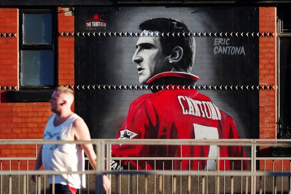 Cantona e a mítica camisola 7 sempre será um dos símbolos do Manchester United (Foto: IMAGO)