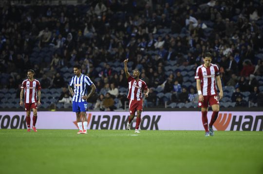 VÍDEO: Nehuén Pérez mal no lance e Olympiakos na frente no Dragão