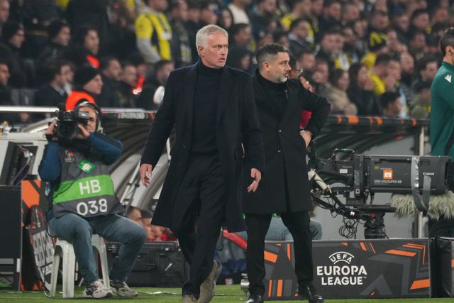 Mourinho enlouqueceu com decisão do árbitro