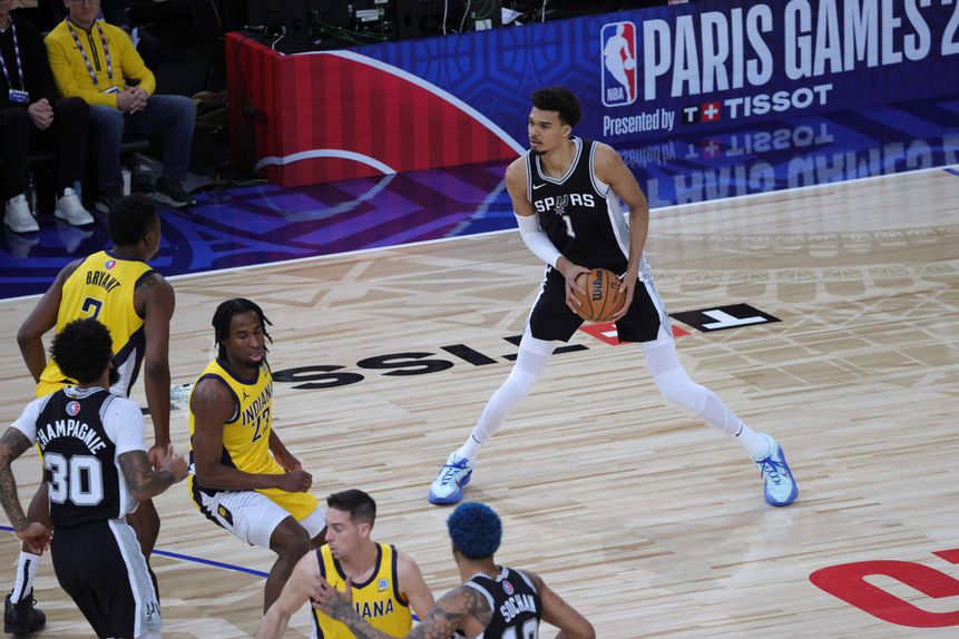 Wembanyama (Spurs) em ação em Paris