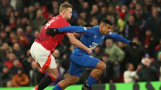 Polémica em Old Trafford: golo anulado a de Ligt (vídeo)