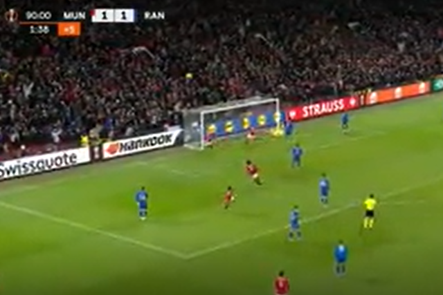 Vídeo: Bruno Fernandes marca nos descontos e leva Old Trafford à loucura