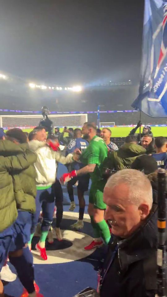 Jogadores do PSG vibraram com vitória sobre o Man. City